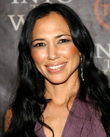 Irene-Bedard-disney-princess-voice-actresses-31847901-585-731